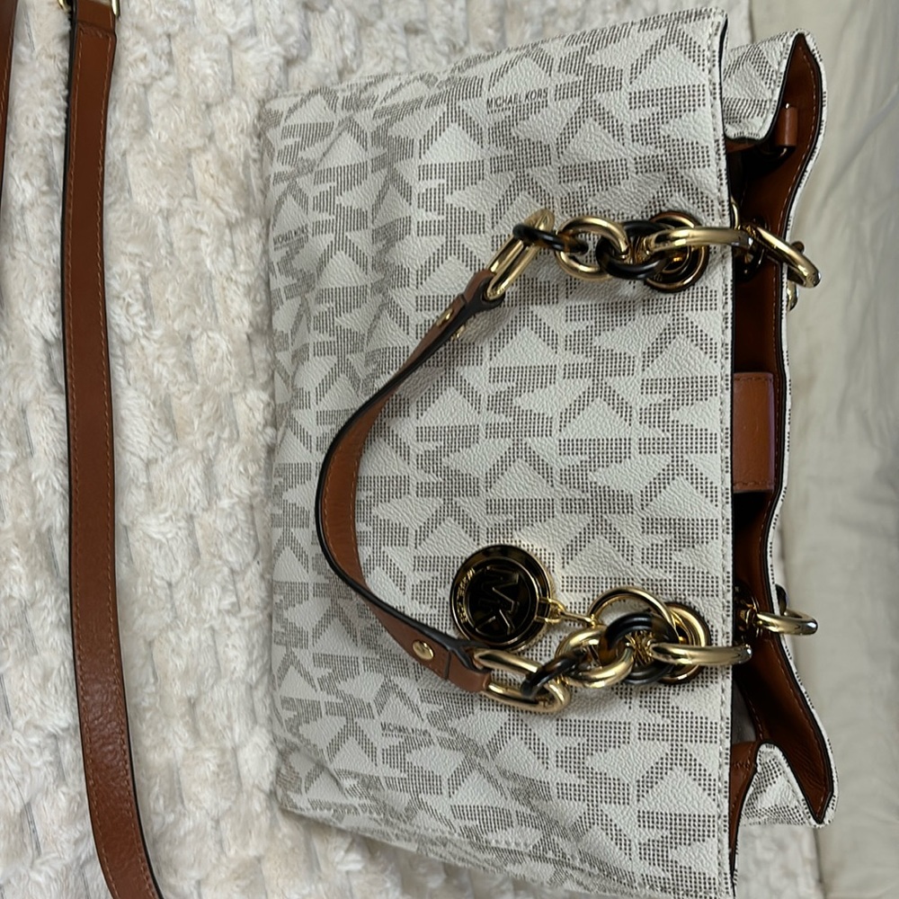 Michael Kors purse never used